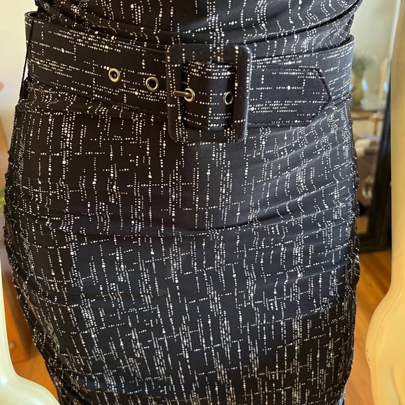 🎉HP🎉 The Limited Dress - Versatile - Picture 2 of 10